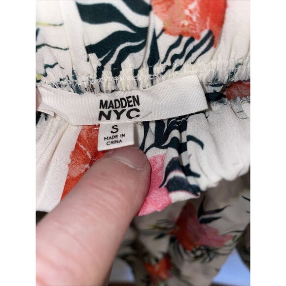 Madden NYC Hot Pants Women’s Size Small White Floral Elastic Waist 24 Inseam 2 - Picture 2 of 12